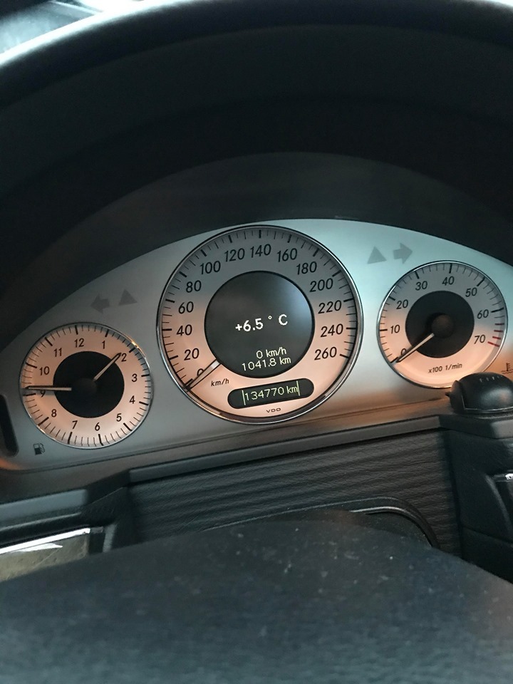 Sort Mercedes E230 fra 2007