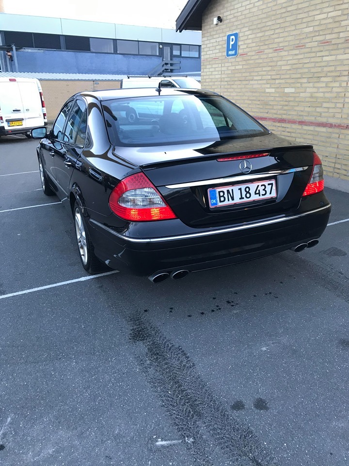 Sort Mercedes E230 fra 2007
