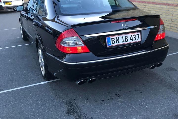 Sort Mercedes E230 fra 2007