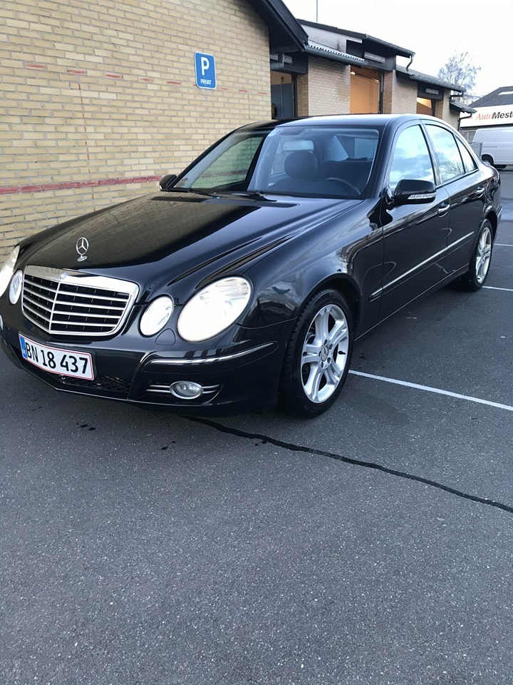 Sort Mercedes E230 fra 2007