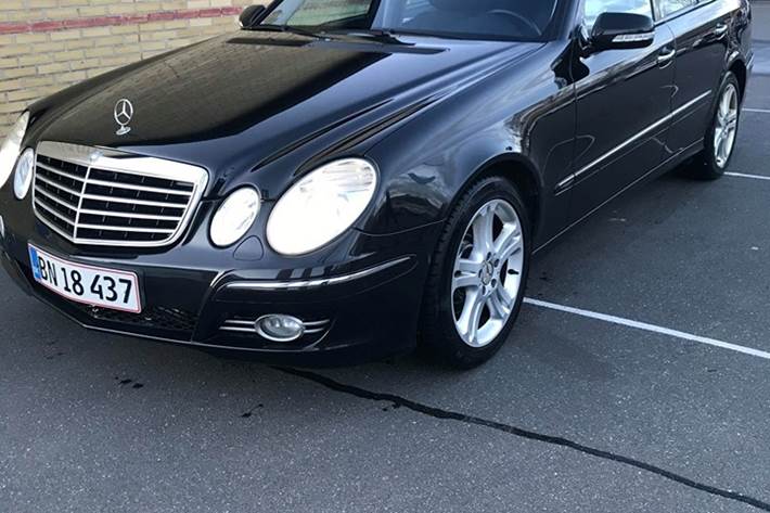 Sort Mercedes E230 fra 2007