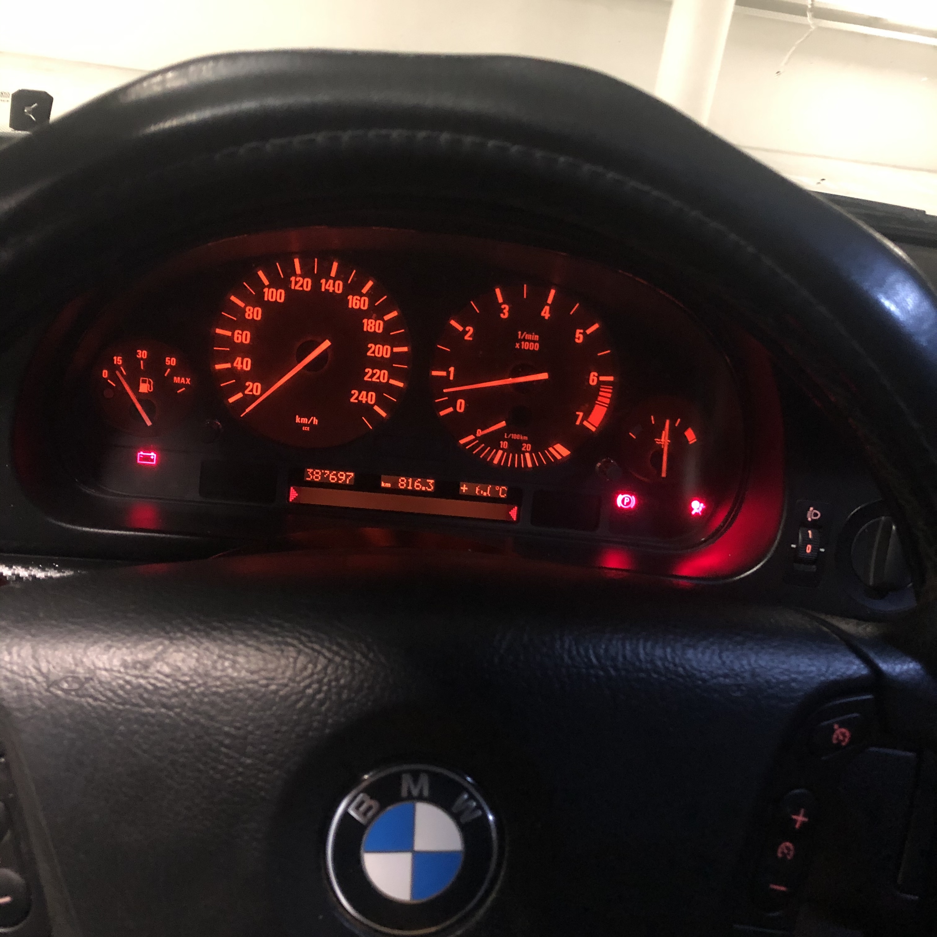 Sølv BMW 520i fra 2002