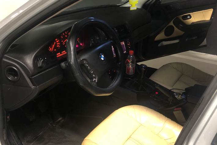 Sølv BMW 520i fra 2002