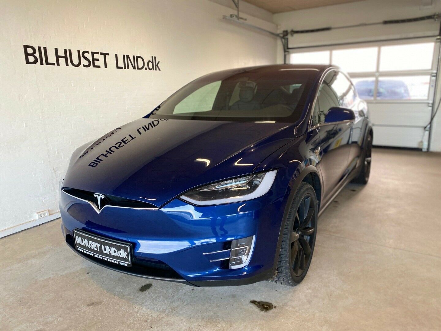 Blå Tesla Model X fra 2018
