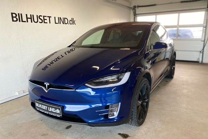 Blå Tesla Model X fra 2018