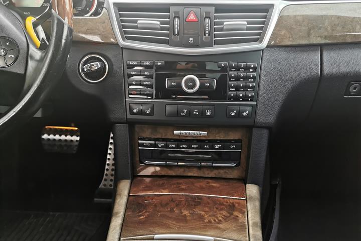 Sølv Mercedes E350 d fra 2009