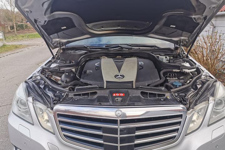 Sølv Mercedes E350 d fra 2009