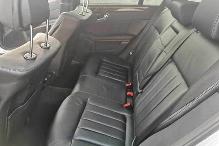 Sølv Mercedes E350 d fra 2009