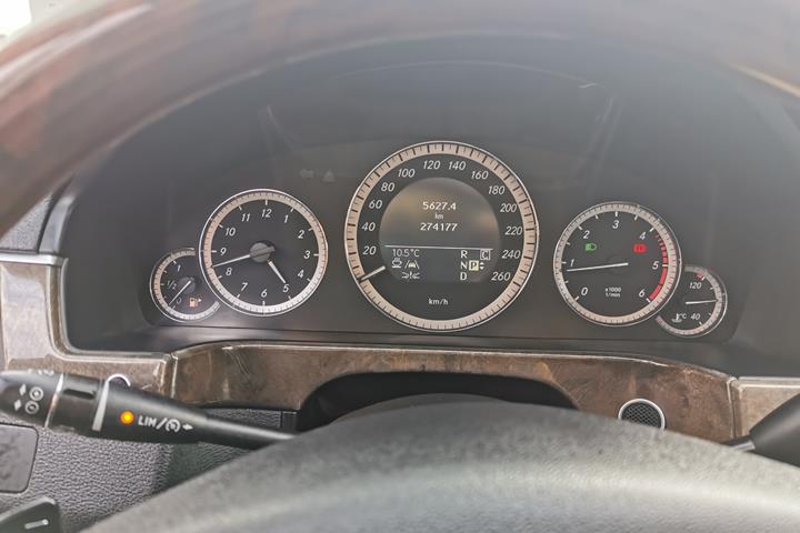 Sølv Mercedes E350 d fra 2009