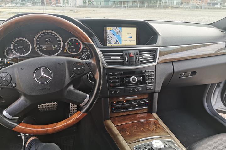 Sølv Mercedes E350 d fra 2009