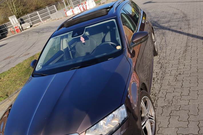 Brun Skoda Octavia fra 2014