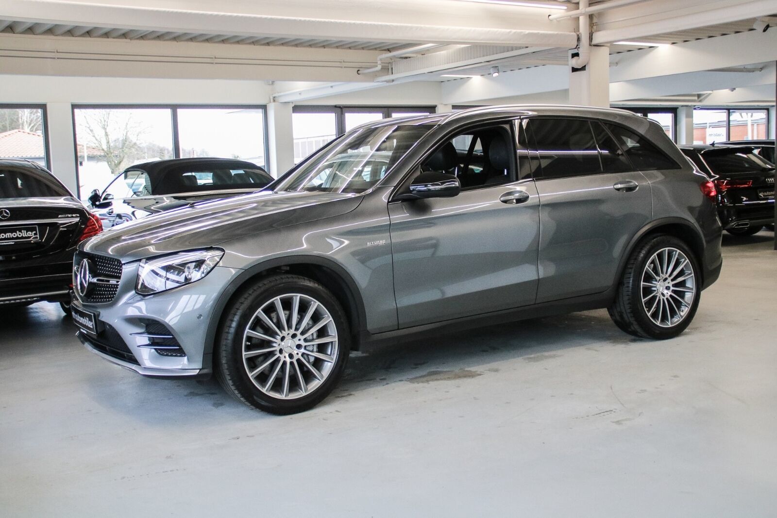 Grå Mercedes GLC43 fra 2017