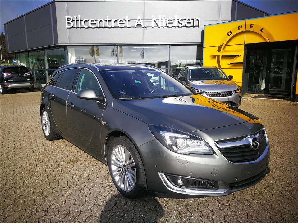 Grå Opel Insignia fra 2017