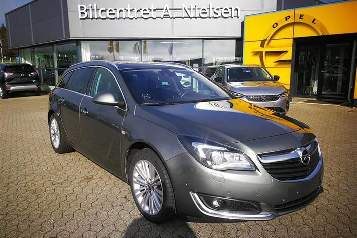 Grå Opel Insignia fra 2017