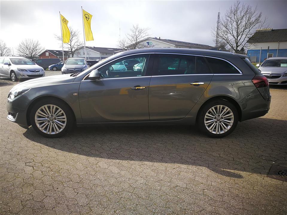 Grå Opel Insignia fra 2017