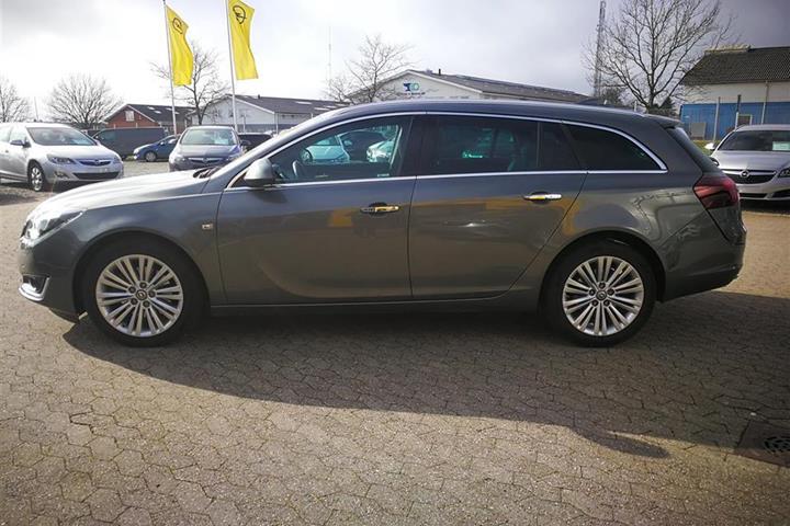 Grå Opel Insignia fra 2017