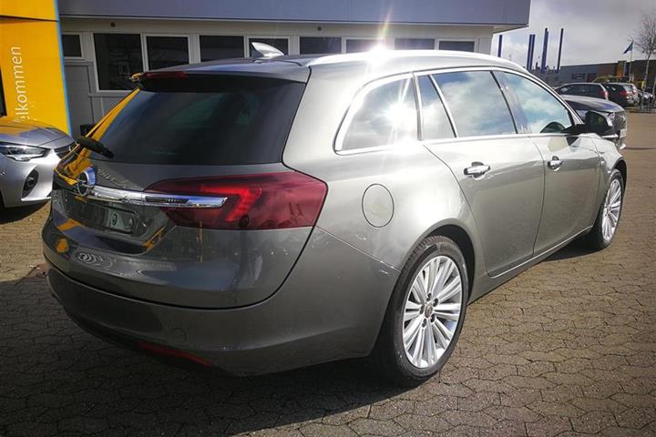 Grå Opel Insignia fra 2017