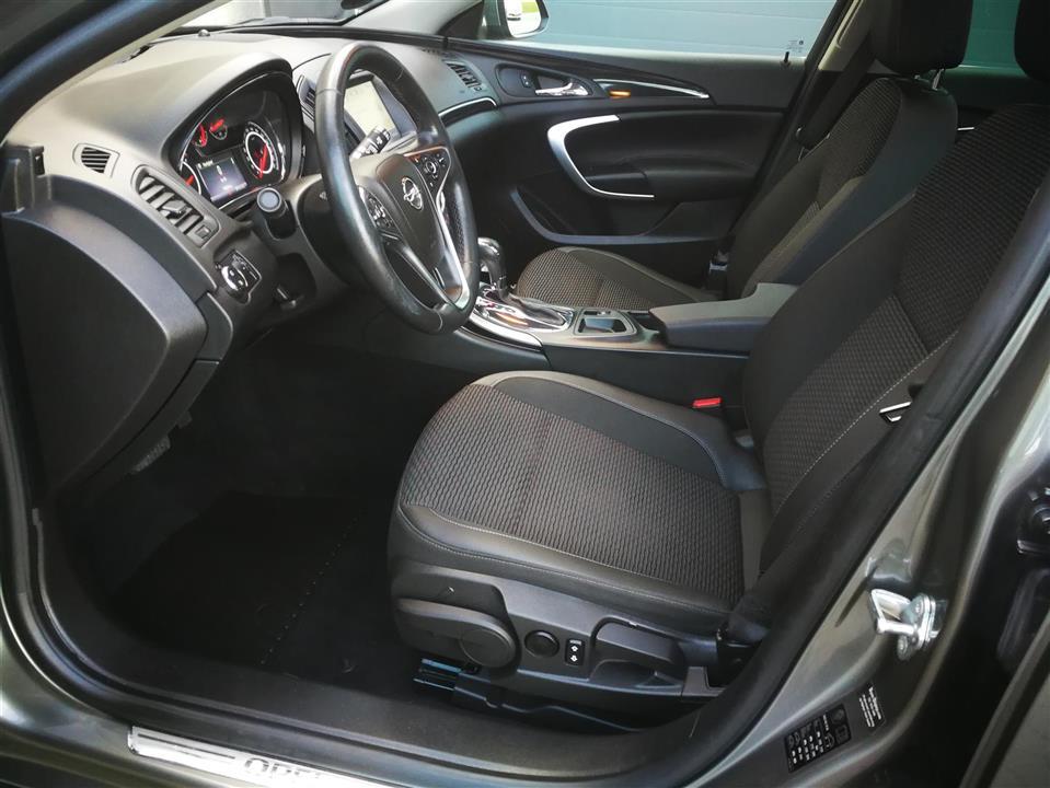 Grå Opel Insignia fra 2017