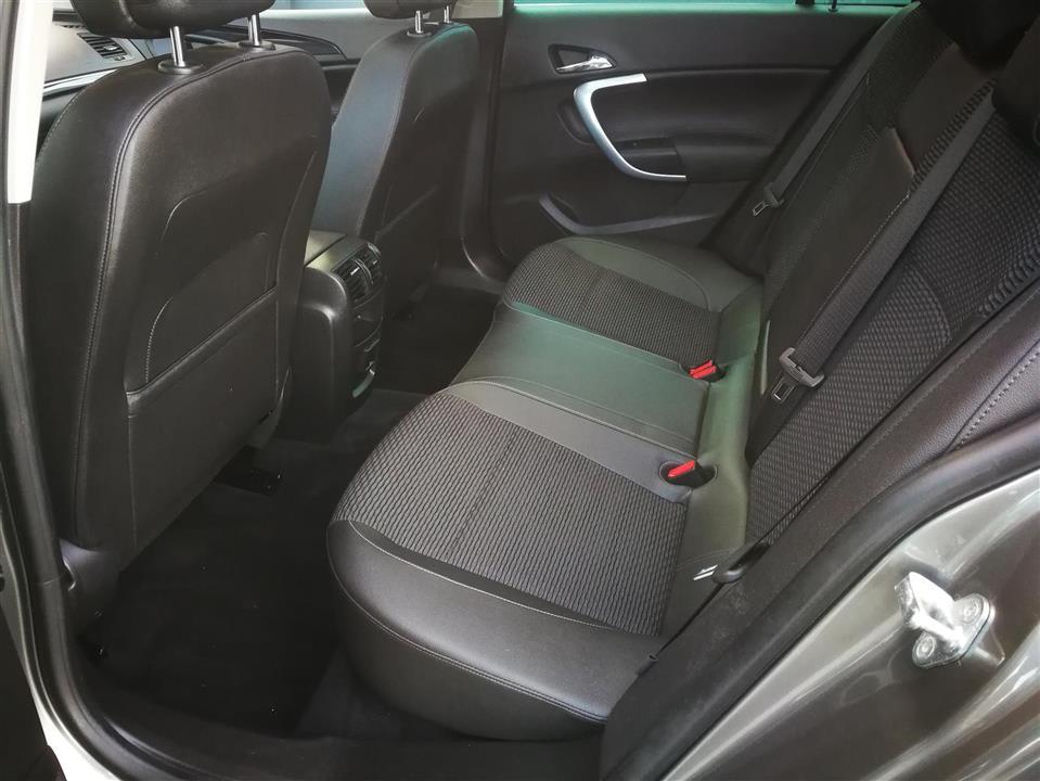Grå Opel Insignia fra 2017