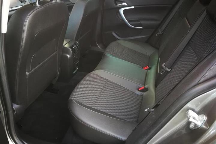 Grå Opel Insignia fra 2017