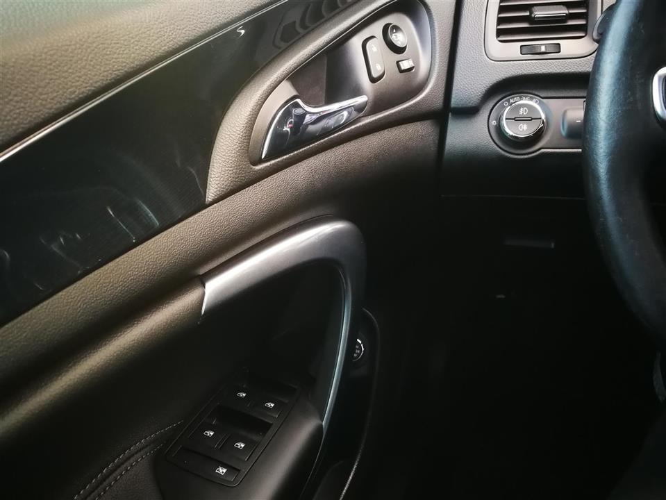 Grå Opel Insignia fra 2017