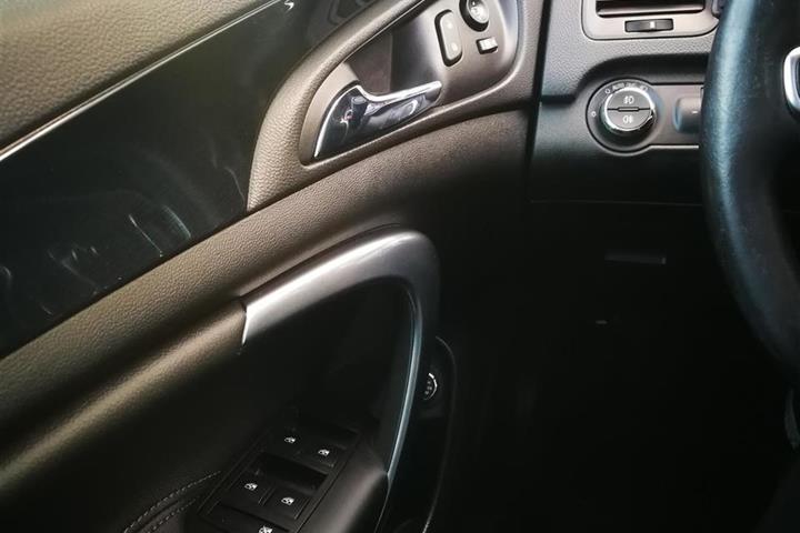 Grå Opel Insignia fra 2017