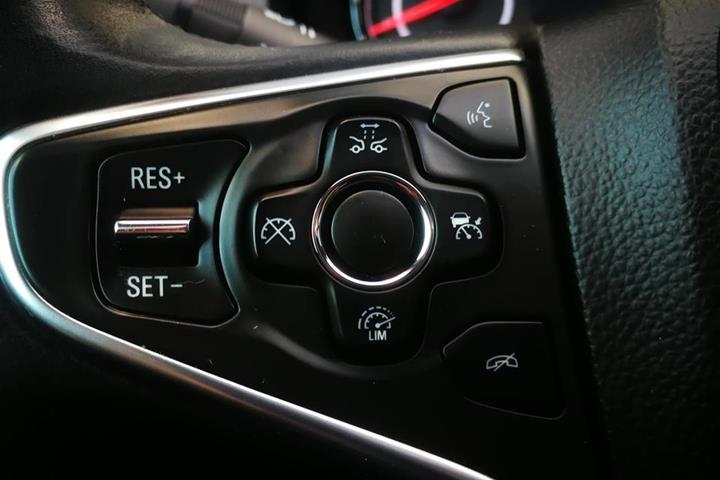 Grå Opel Insignia fra 2017