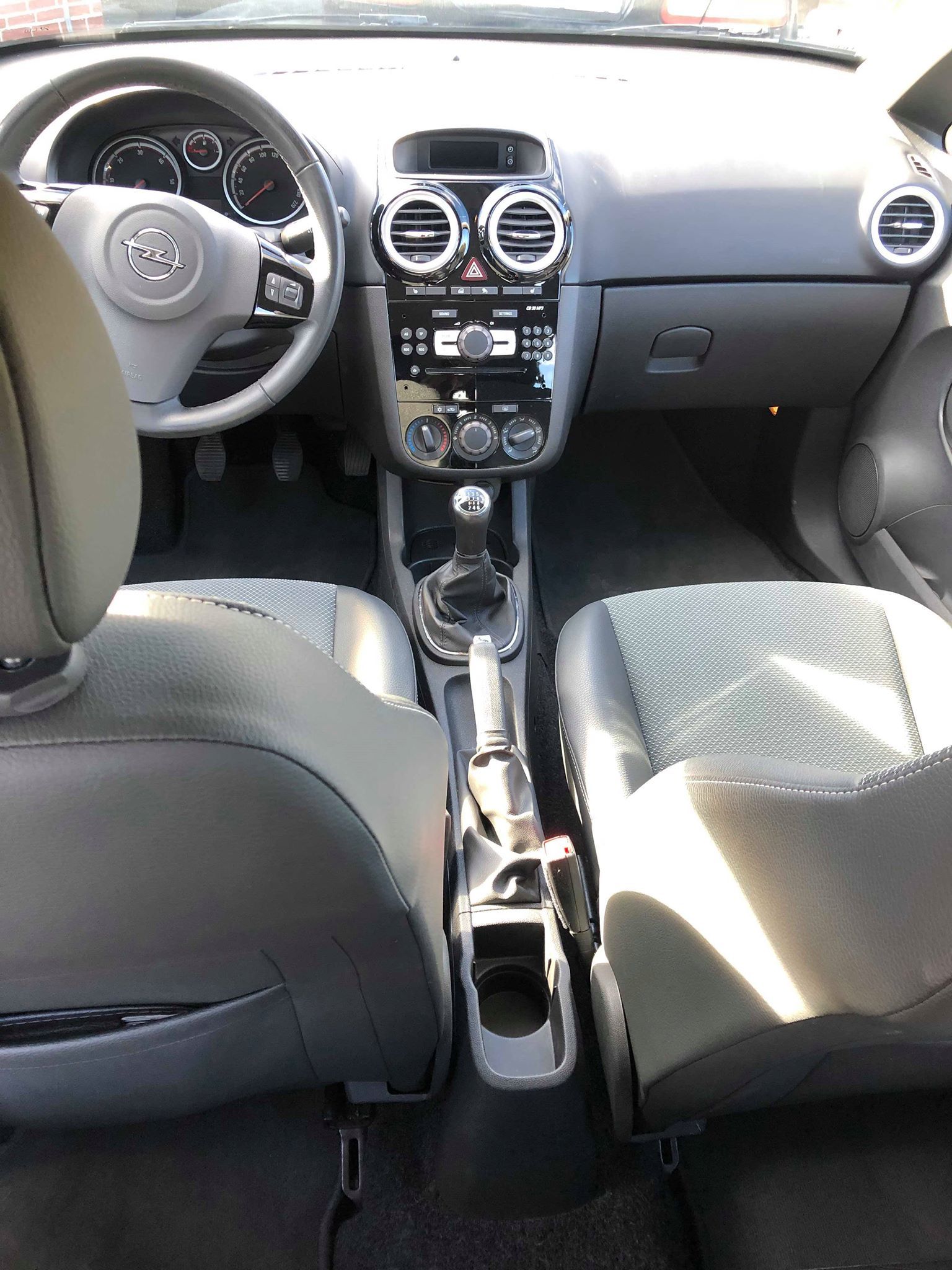Blå Opel Corsa fra 2009