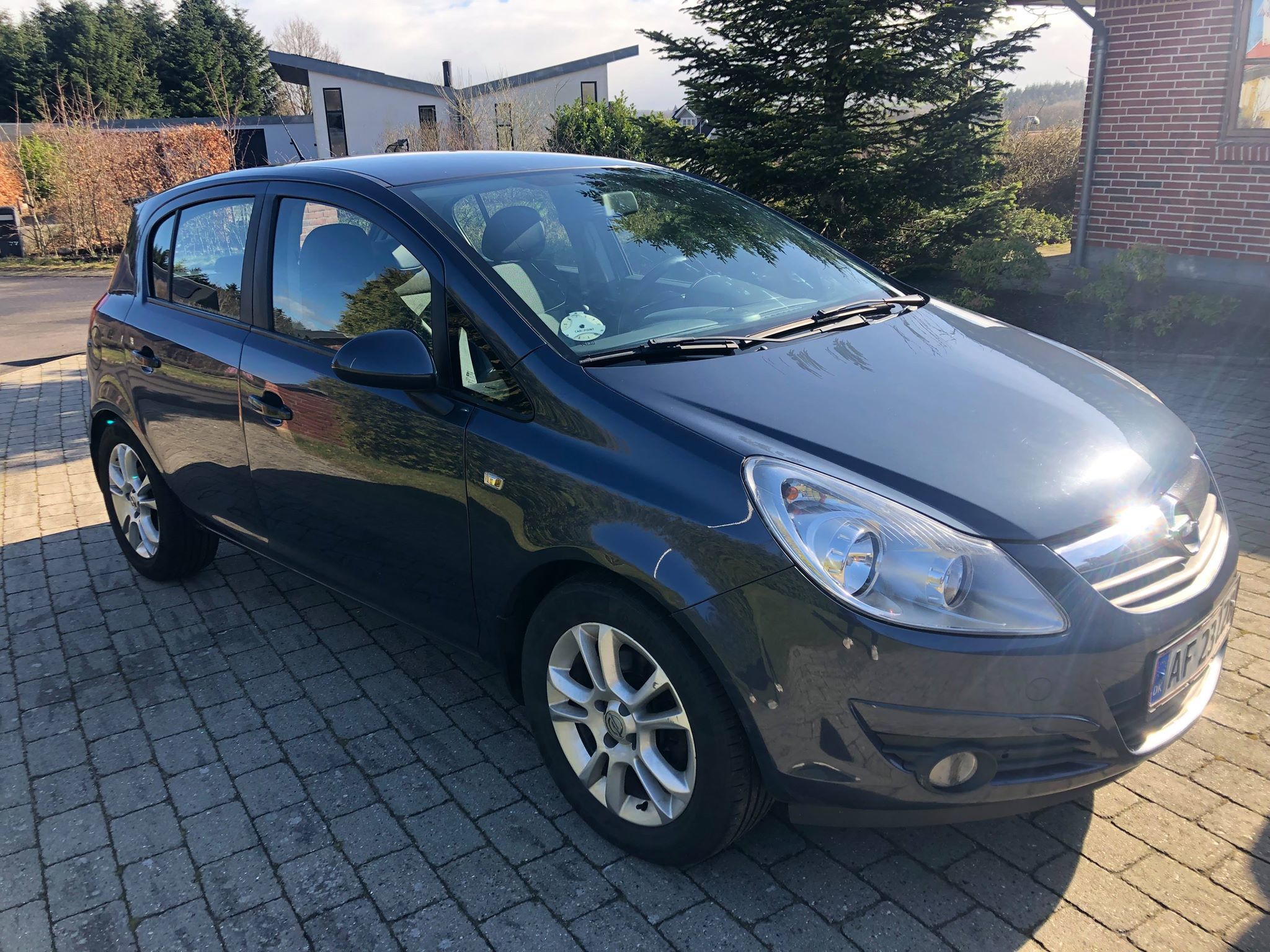 Blå Opel Corsa fra 2009