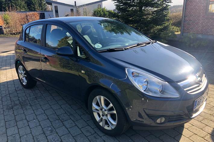 Blå Opel Corsa fra 2009