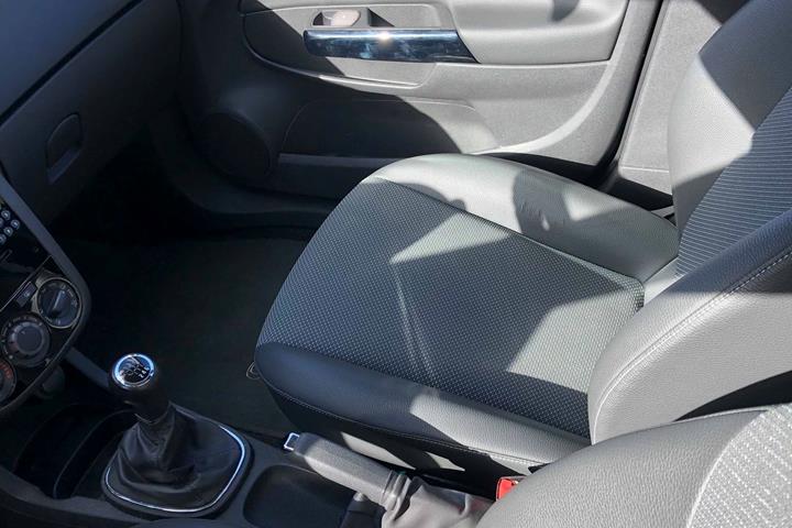 Blå Opel Corsa fra 2009