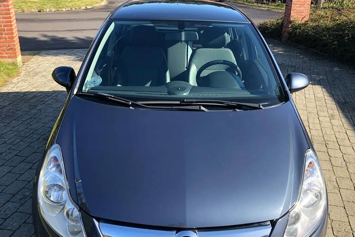 Blå Opel Corsa fra 2009