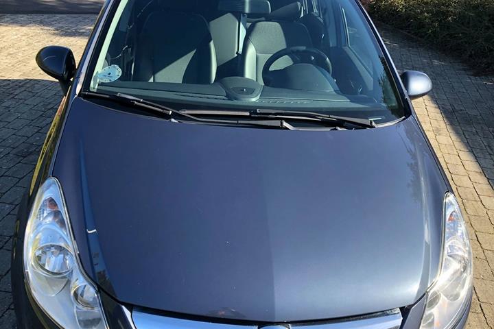Blå Opel Corsa fra 2009
