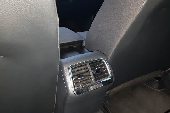 Grå VW Golf VII fra 2014