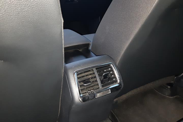 Grå VW Golf VII fra 2014