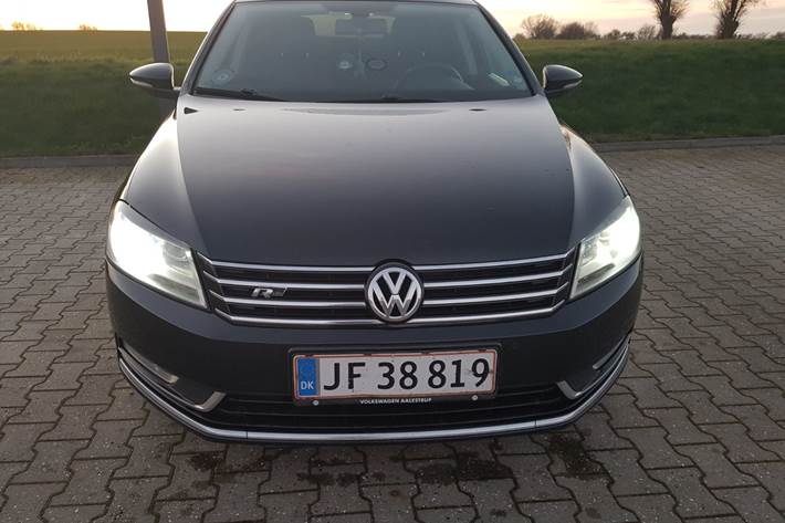 Sort VW Passat fra 2012