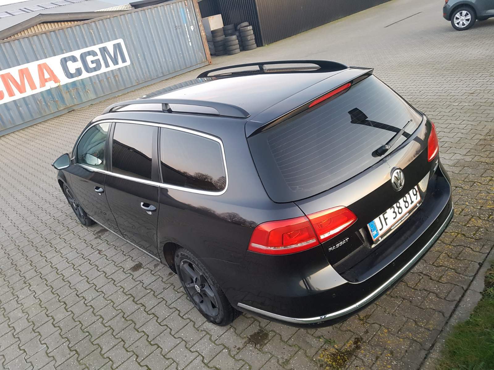 Sort VW Passat fra 2012