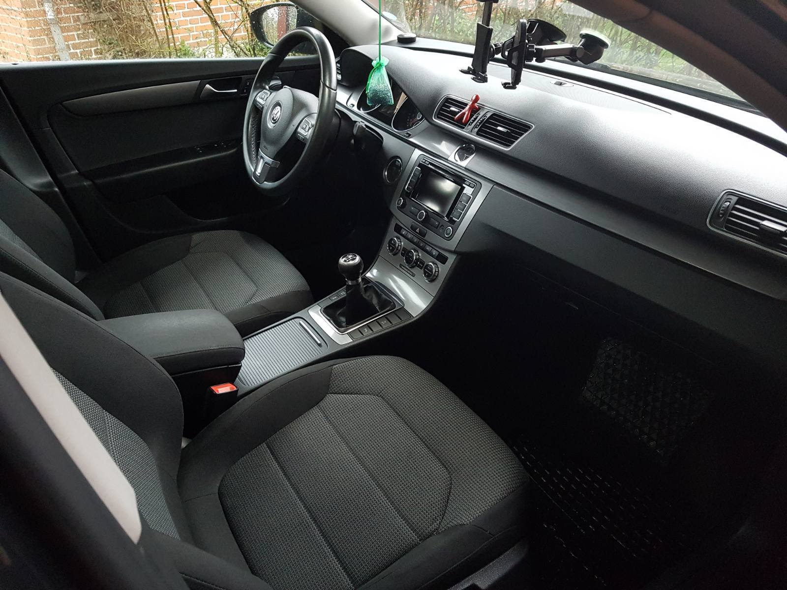 Sort VW Passat fra 2012