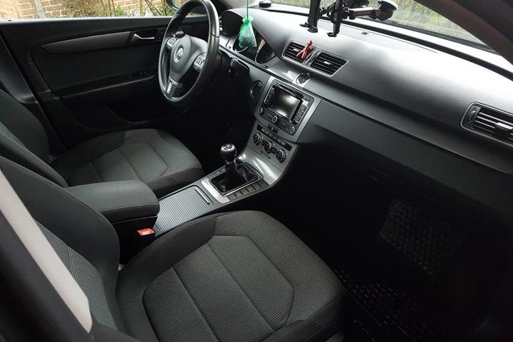Sort VW Passat fra 2012