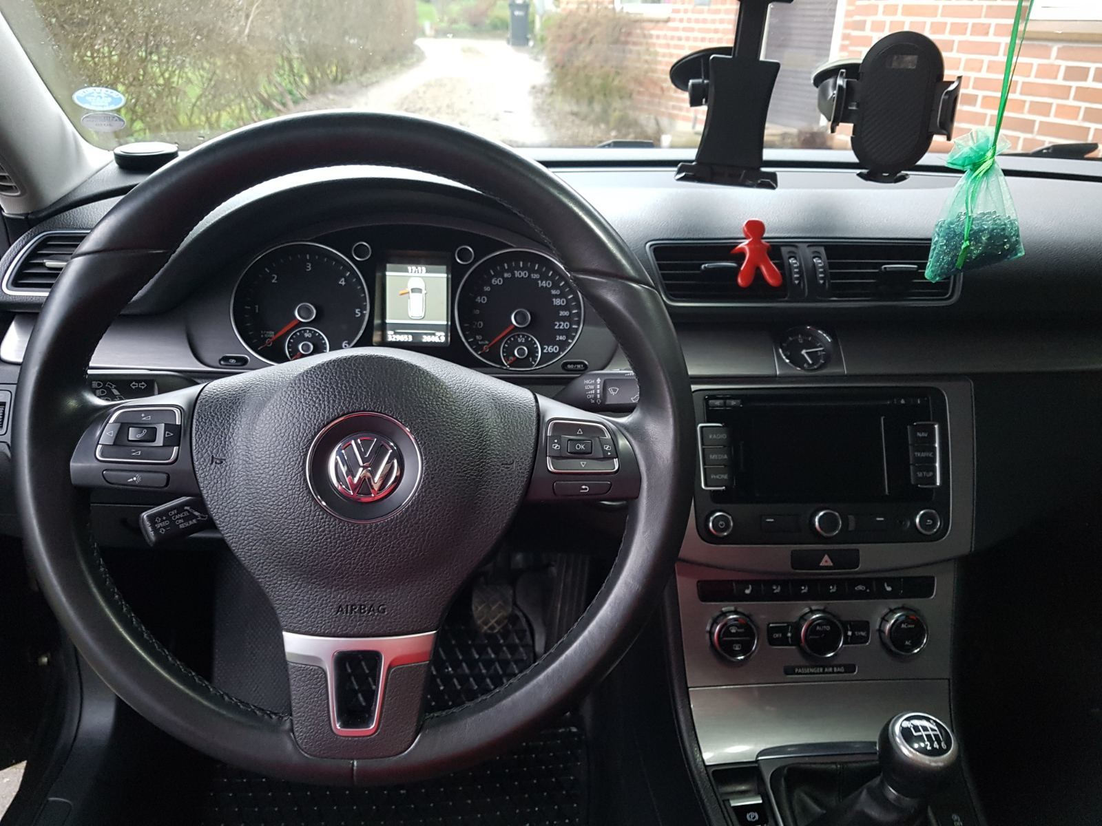 Sort VW Passat fra 2012