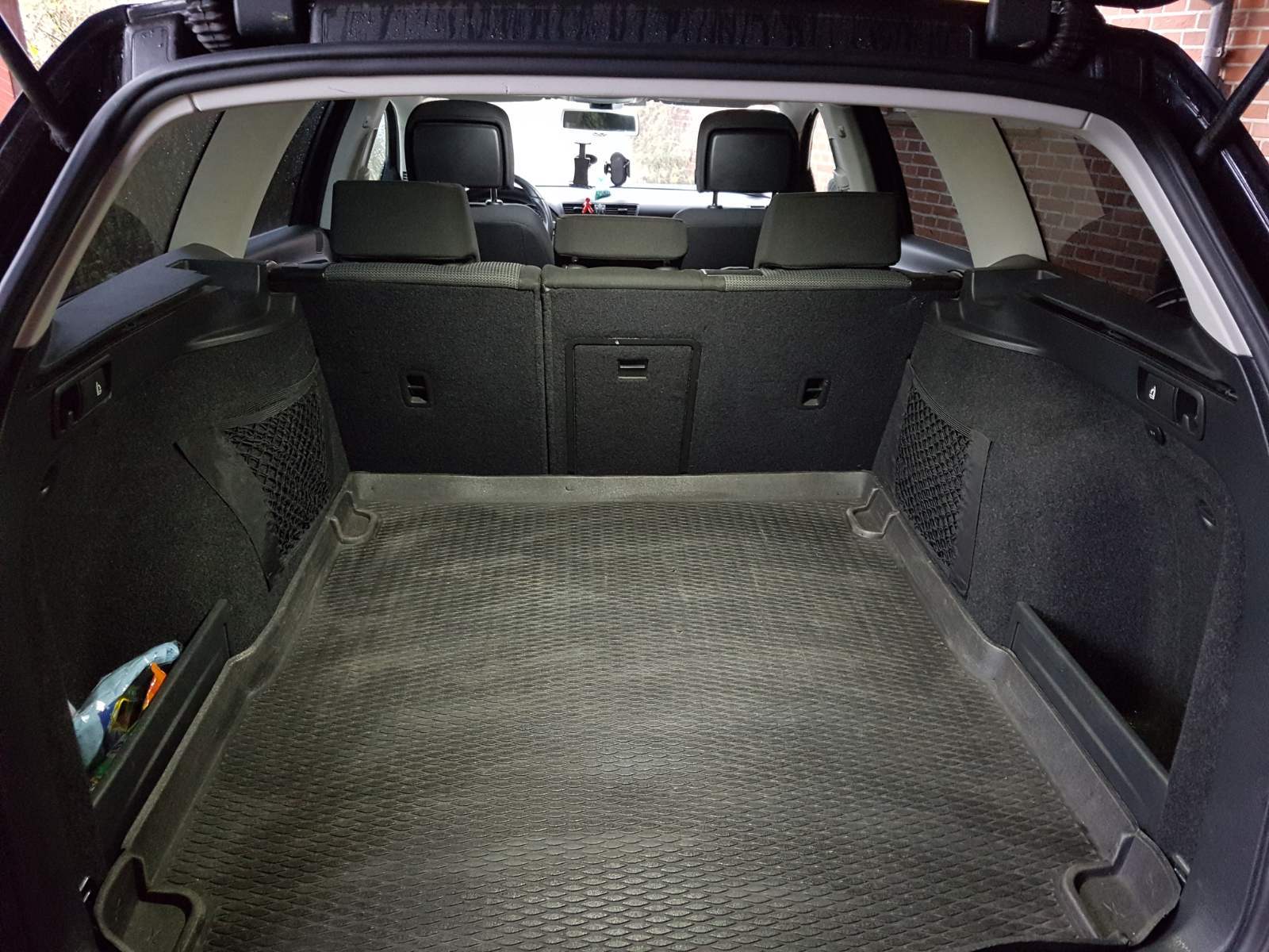 Sort VW Passat fra 2012
