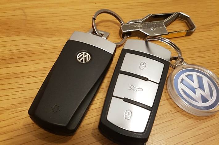 Sort VW Passat fra 2012