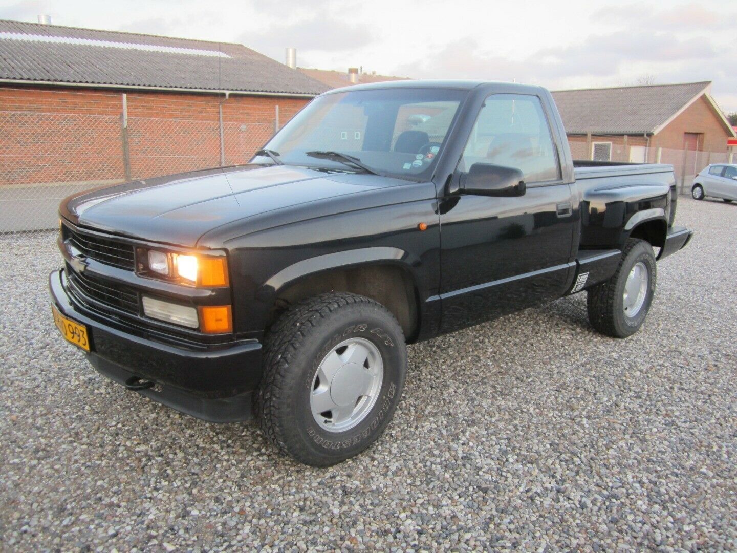 Sort Chevrolet Silverado C1500 Stepside fra 1997