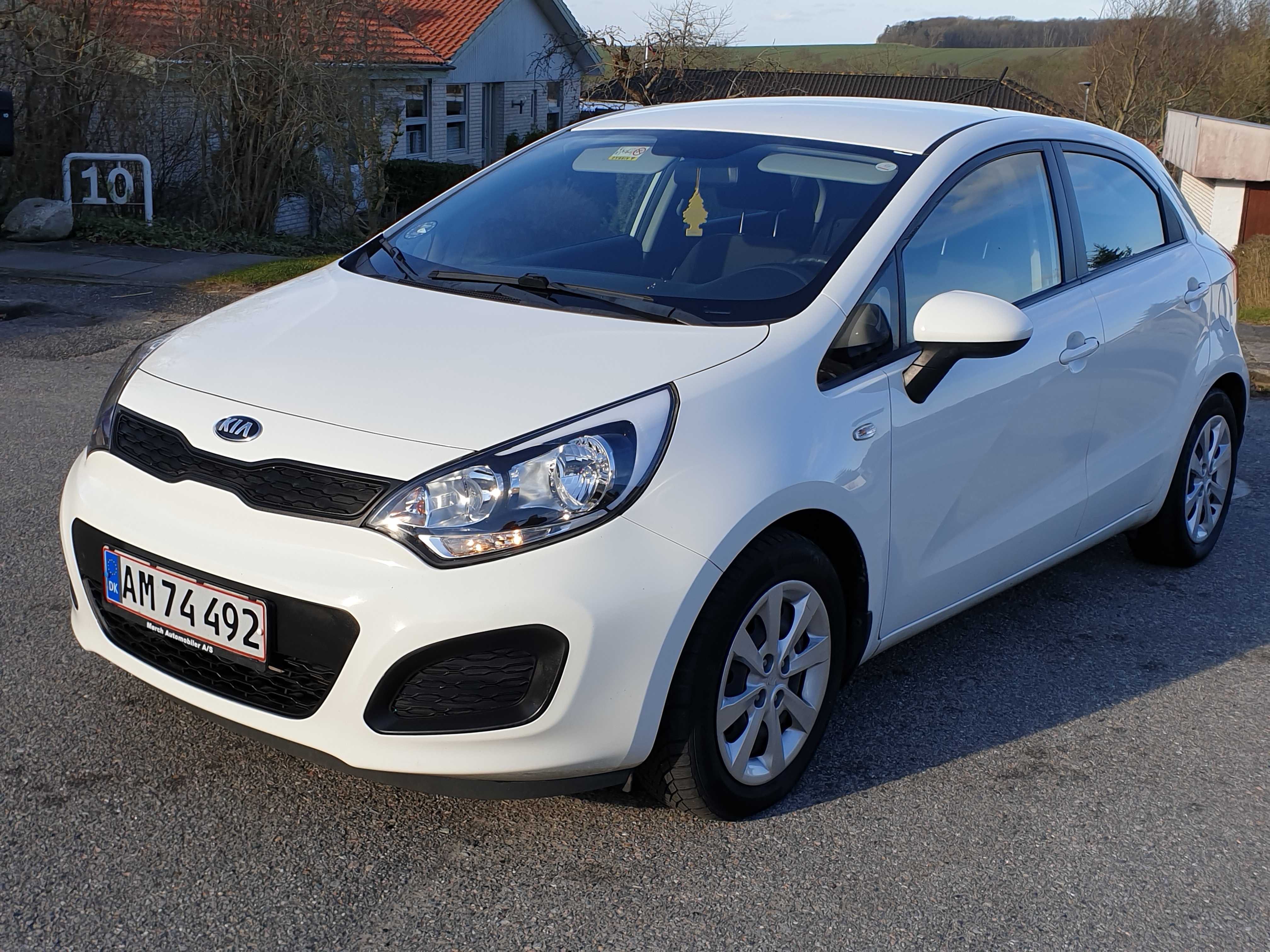 Hvid Kia Rio fra 2014