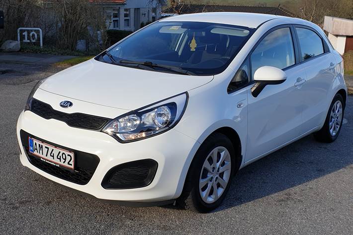 Hvid Kia Rio fra 2014