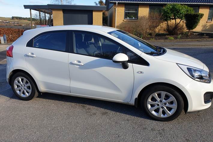 Hvid Kia Rio fra 2014