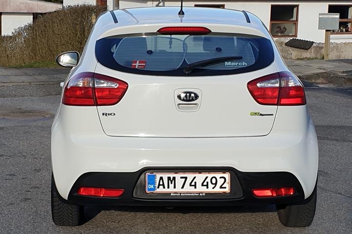 Hvid Kia Rio fra 2014