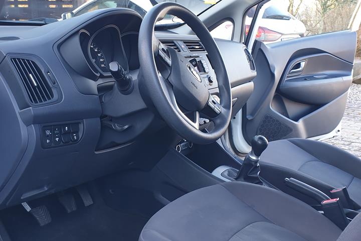 Hvid Kia Rio fra 2014