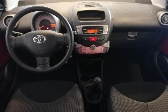 Rød Toyota Aygo fra 2014
