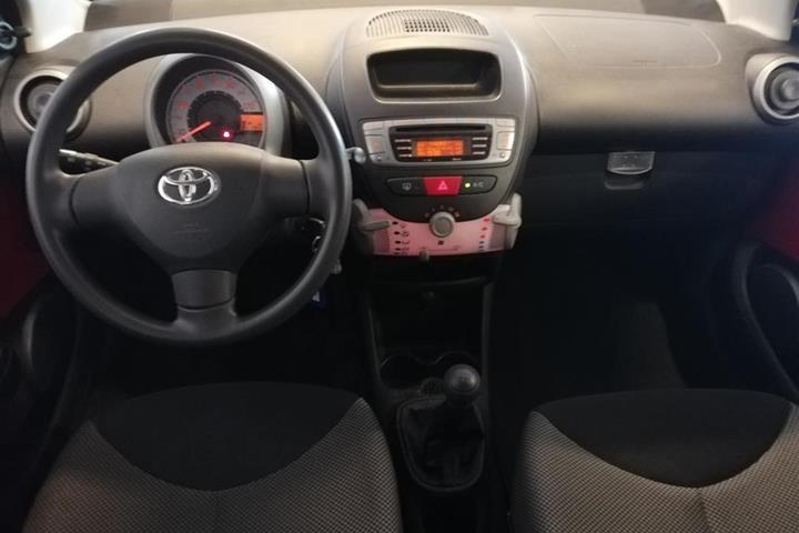 Rød Toyota Aygo fra 2014